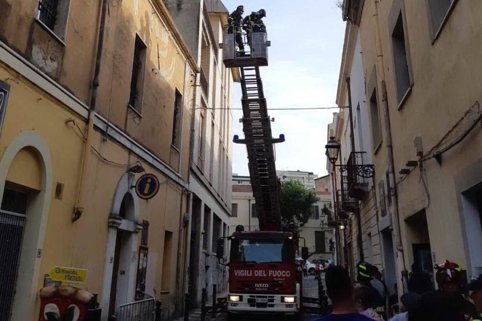 L'intervento dei pompieri (foto Daniele Granella)