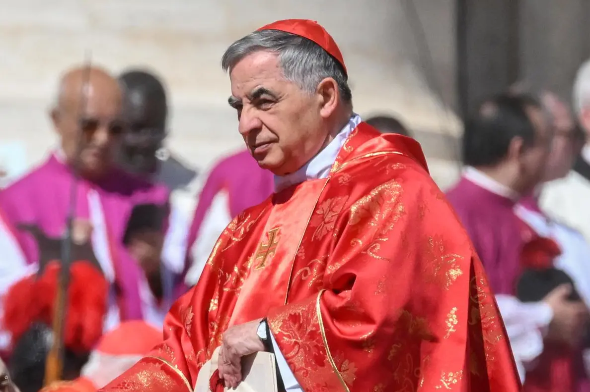 Il cardinale Angelo Becciu (foto Ansa)