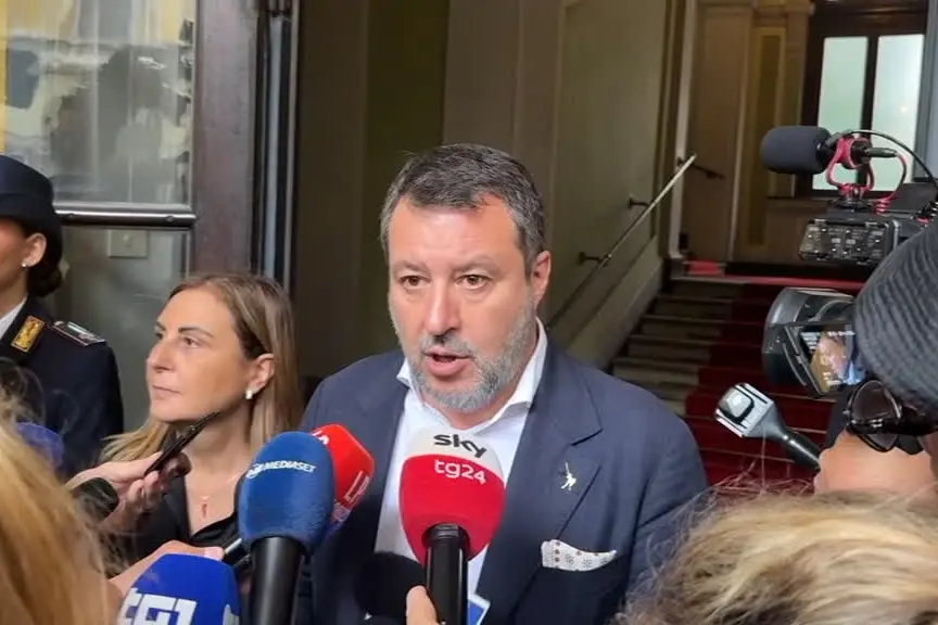 Protesta tir, Salvini: valutiamo tetto a prezzo diesel ma stop blocchi