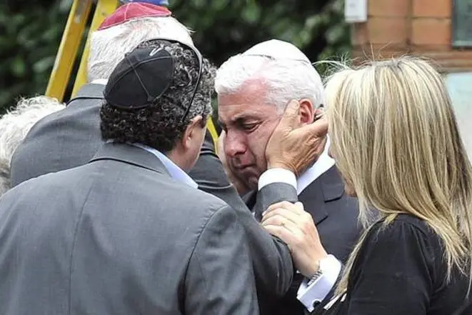 Il padre di Amy Winehouse ai funerali