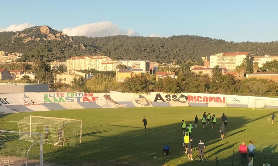 Aria di crisi al Carbonia: giocatori e staff reclamano gli stipendi