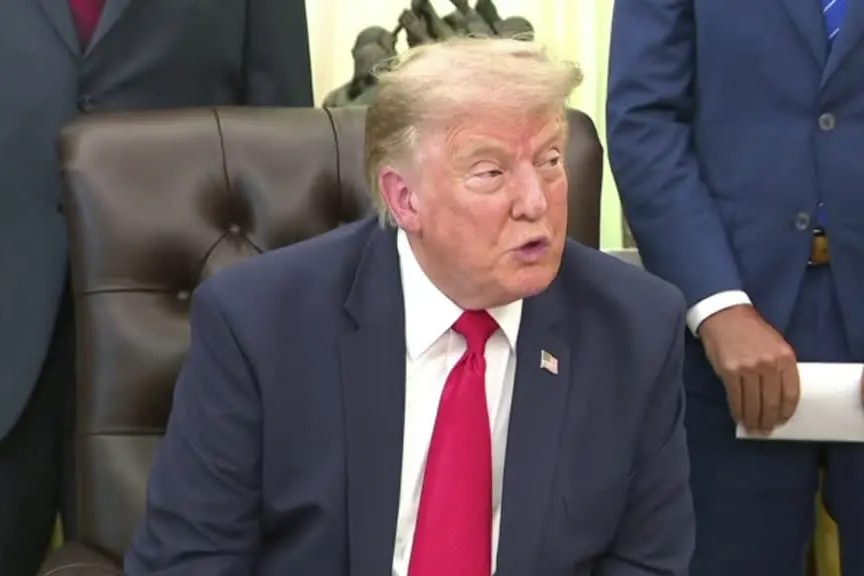 Hormuz, Trump minaccia l'Iran: Teheran frena sull'accordo