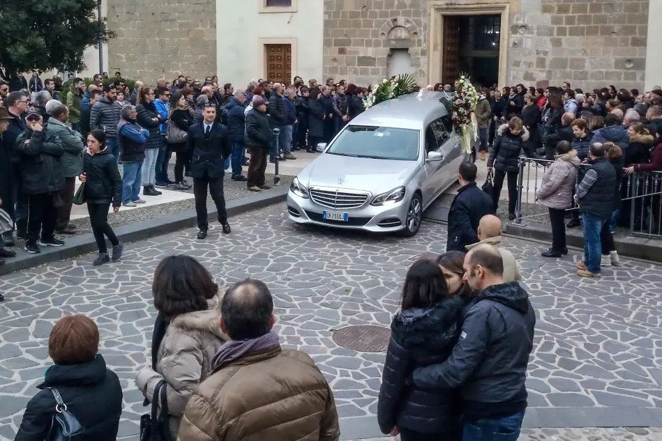 Il funerale di Stefano Podda (Archivio L'Unione Sarda)
