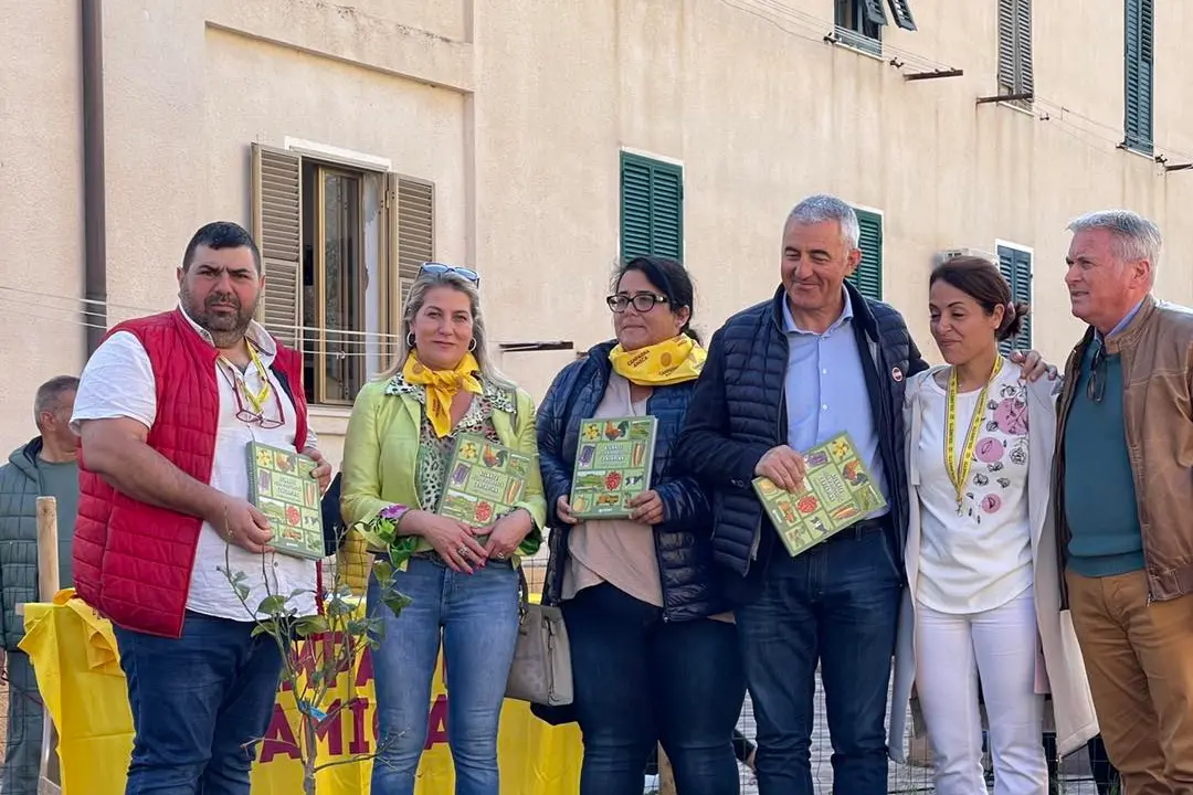 Il sindaco Mario Conoci con le assessore Maria Grazia Salaris e Giorgia Vaccaro e i dirigenti di Coldiretti (foto Fiori)
