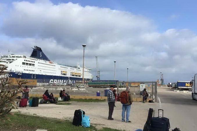 Porto Torres, da Civitavecchia sbarcano 62 passeggeri