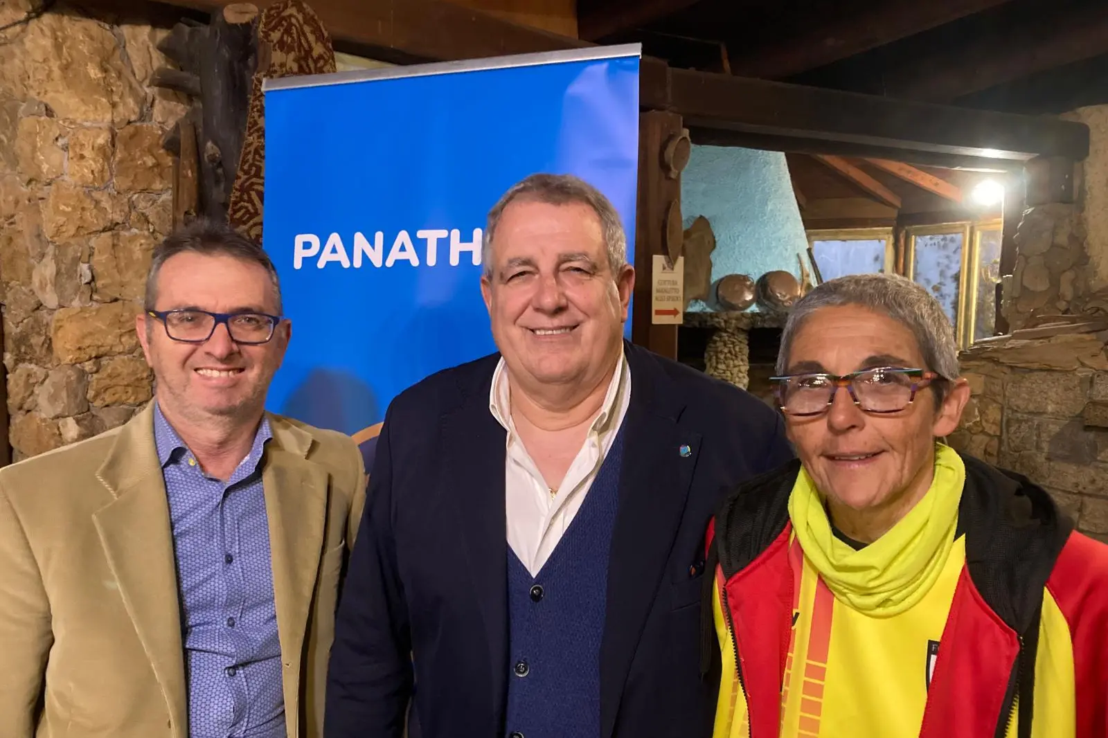 Il presidente del Panathlon Alghero Ninni Sias con Tore Cherchi e Rossella Soriga in un'immagine della scorsa edizione (foto concessa)