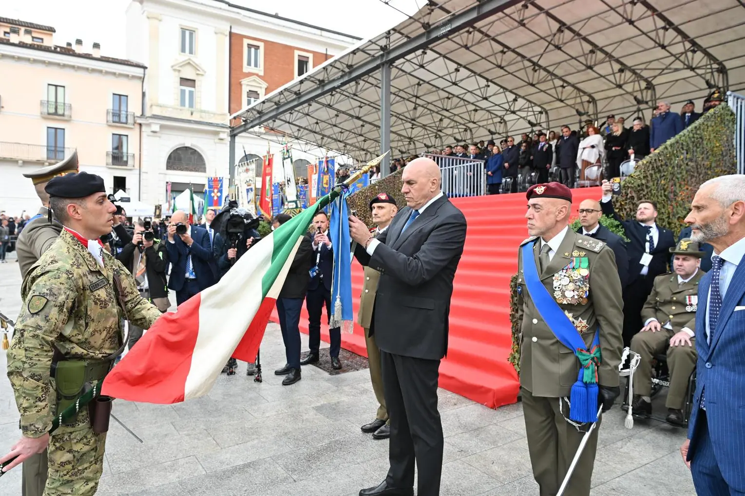 Il momento della premiazione della Brigata Sassari (foto Stato Maggiore dell'Esercito)