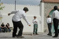 Gioco delle brillias anni fa a Baradili (foto Archivio Unione Sarda)