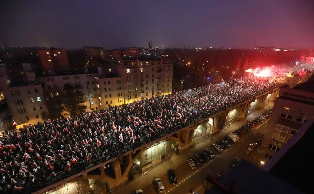 In piazza, a Varsavia, sono scesi in duecentomila