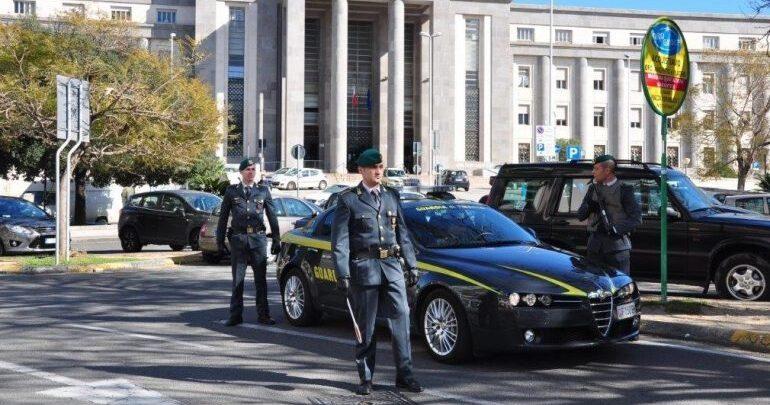 Finte aste giudiziarie, pc e telefoni sequestrati al vaglio della Procura