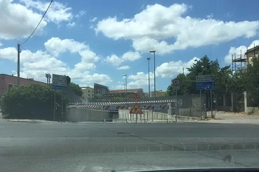 Il sottopasso chiuso al traffico