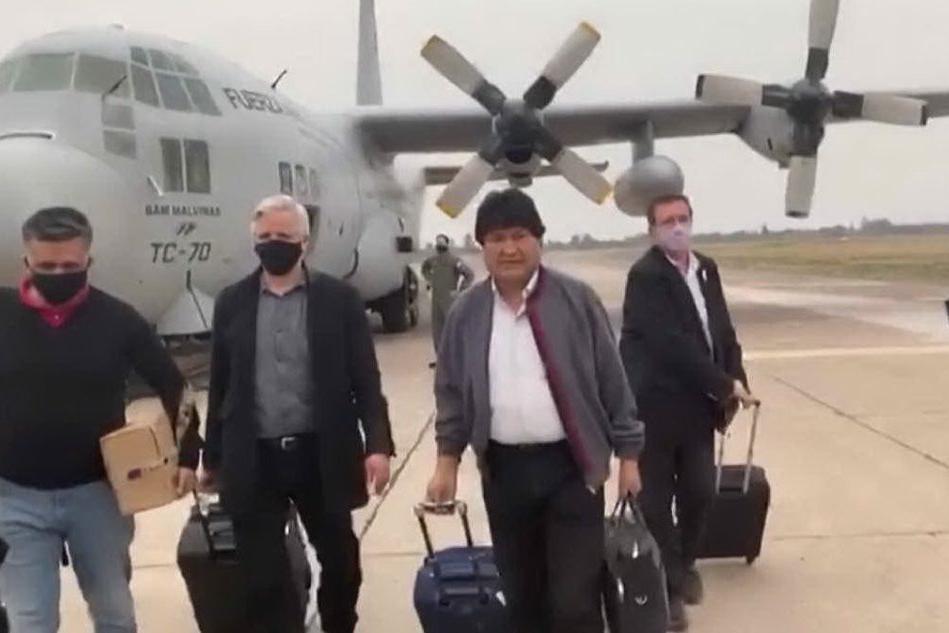 Morales torna in patria dopo un anno di esilio