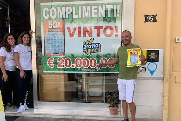 L'edicola (foto Pinna)