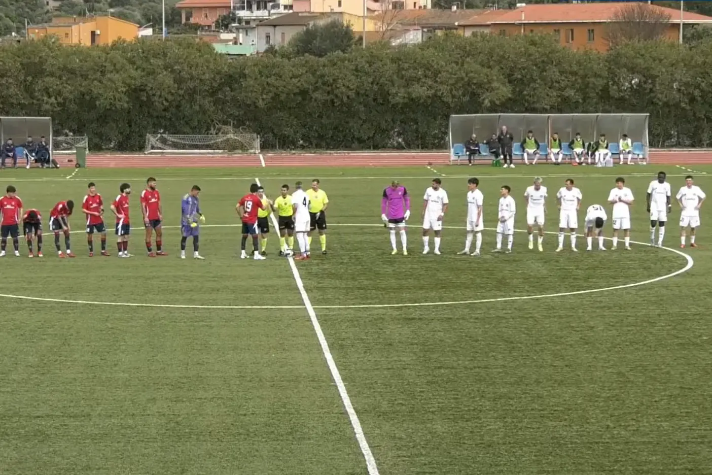 Ottaviani in panchina prima del calcio d’inizio della gara col Coghinas (foto Giagnoni)