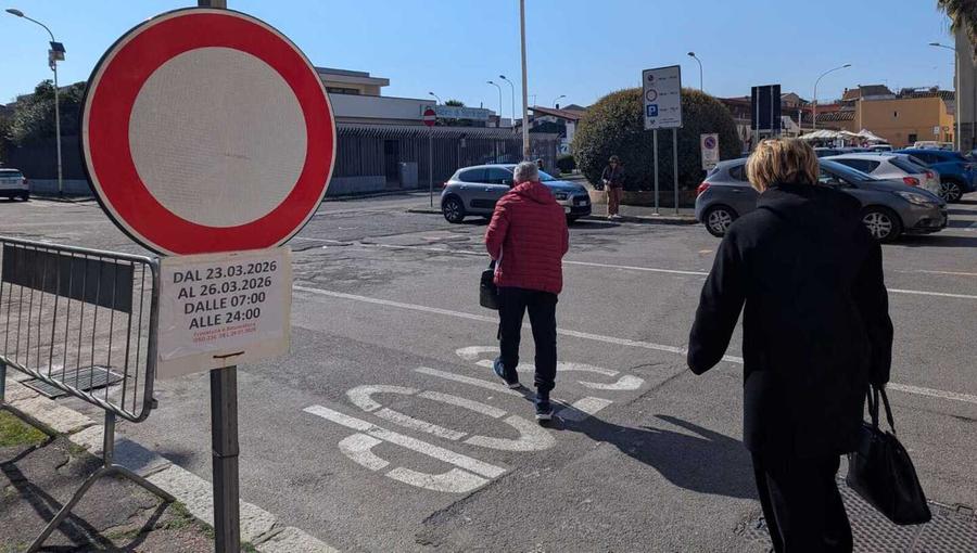 Maxi buche nel piazzale del mercato: a Is Bingias è in arrivo il nuovo asfalto