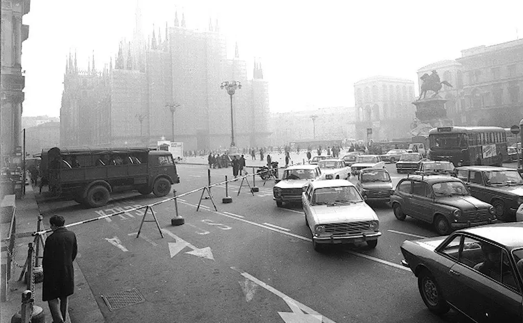 Dopo l'attento le autorità blindano piazza Duomo