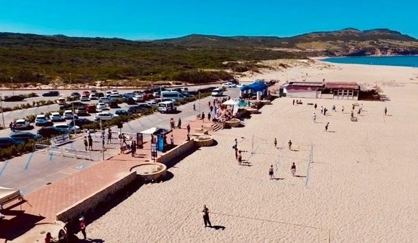 La festa degli studenti in spiaggia tra sport e salute