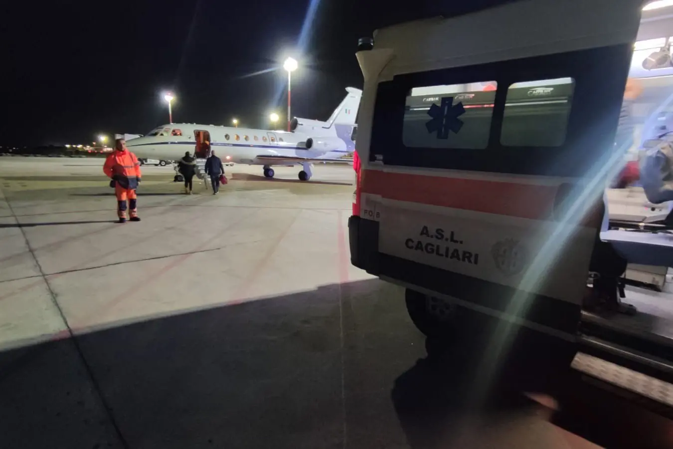 The boarding of the little one at Elmas (Aeronautica Militare photo)