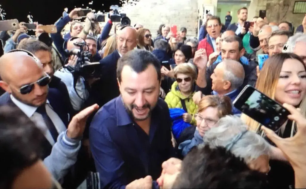 L'arrivo del ministro dell'Interno a Cagliari (foto Max Solinas)