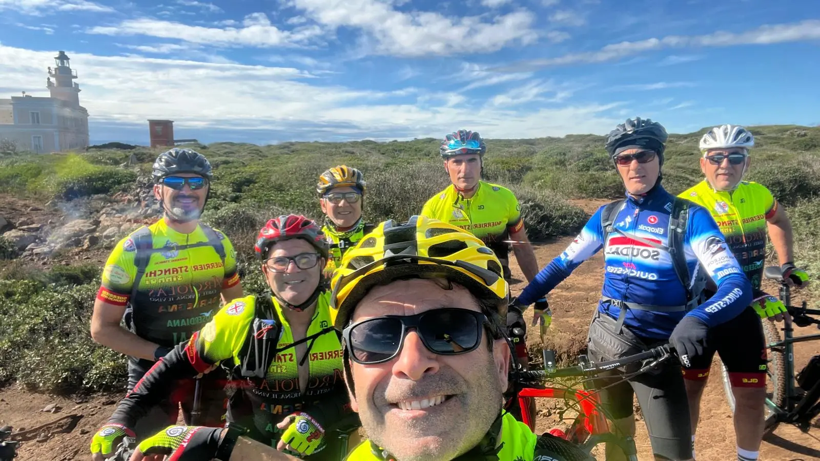 Il gruppo dei Guerrieri Stanchi presenti nell'escursione della penisola del Sinis