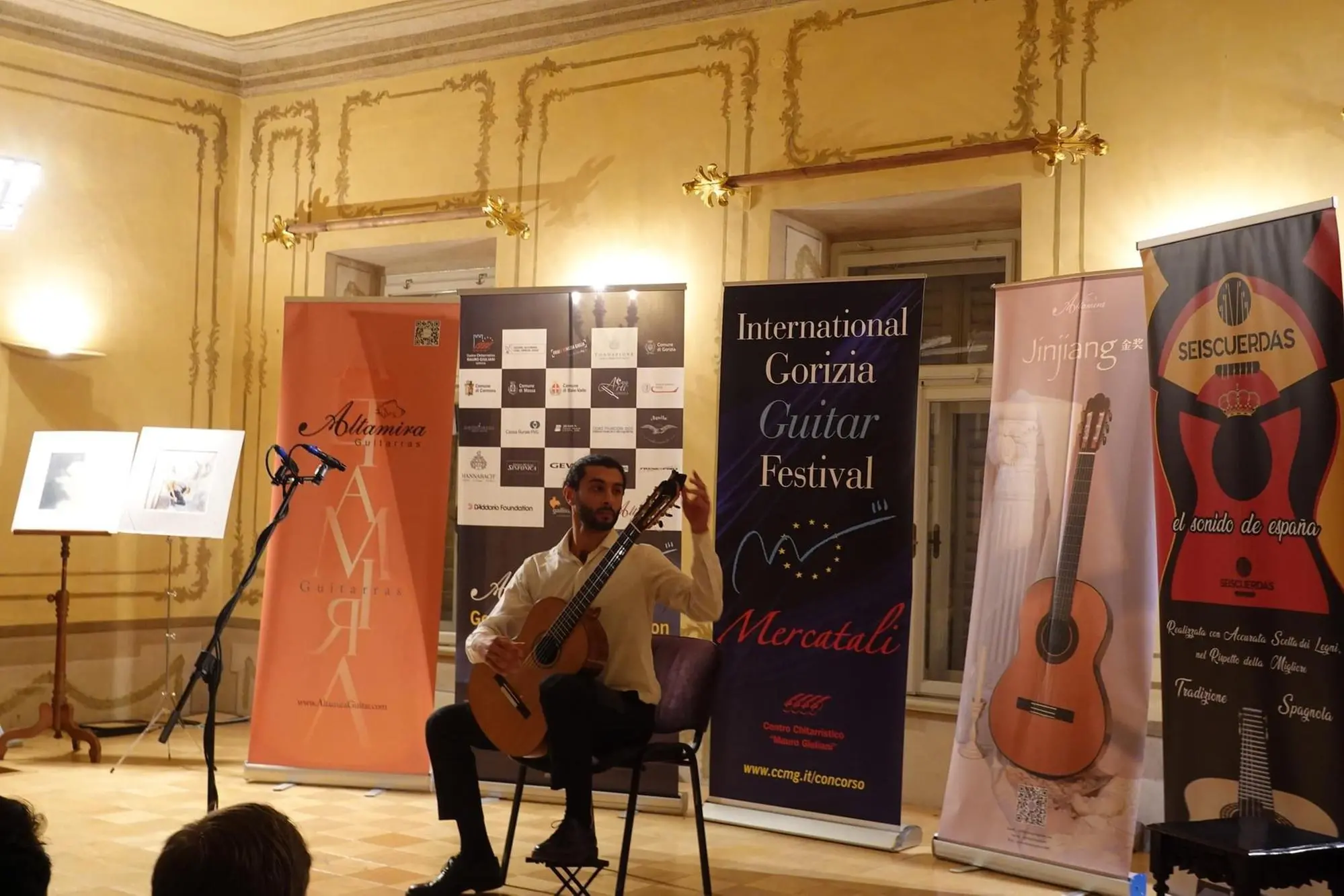 L’esibizione di Davide Mascia all’Altamira Gorizia Guitar Competition (foto concessa)