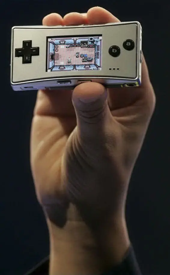Il Game Boy Micro, presentato nel 2005 (Ansa)