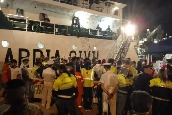 Sbarco di migranti a Porto Torres (foto concessa)