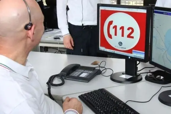 Un operatore del 112 (Archivio L'Unione Sarda)