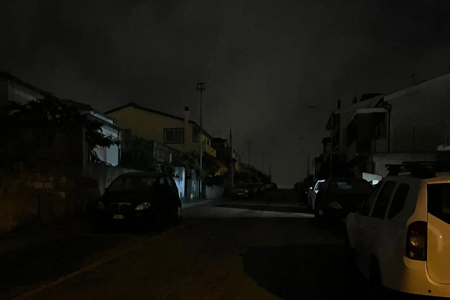 Una via di Li Punti al buio (foto Tellini)