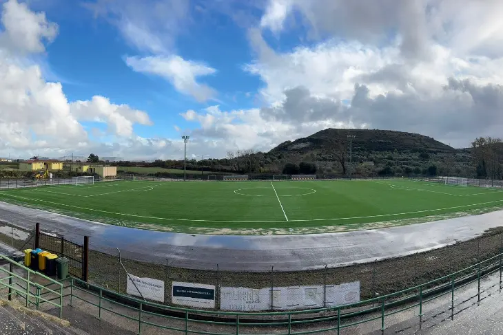 Il campo di calcio rinnovato di Florinas (foto concessa)