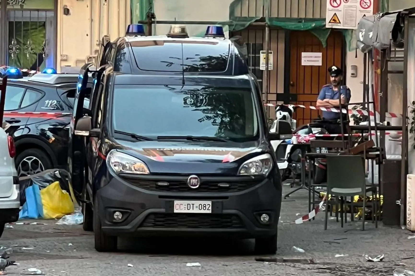 Carabinieri sul posto dell'omicidio di Paolo Taormina (Ansa)