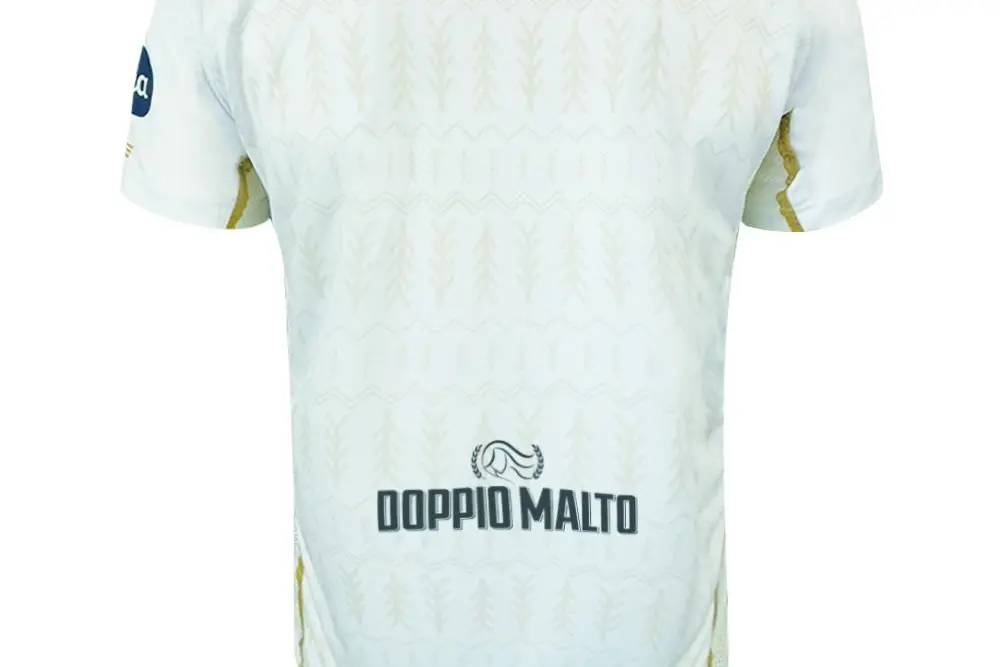 Il nuovo marchio sulla maglia del Cagliari