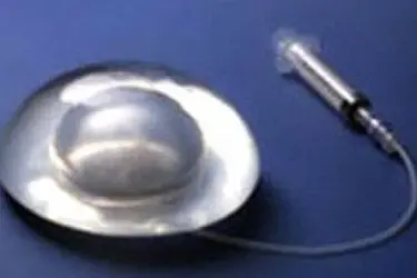 Una protesi al seno con volume regolabile