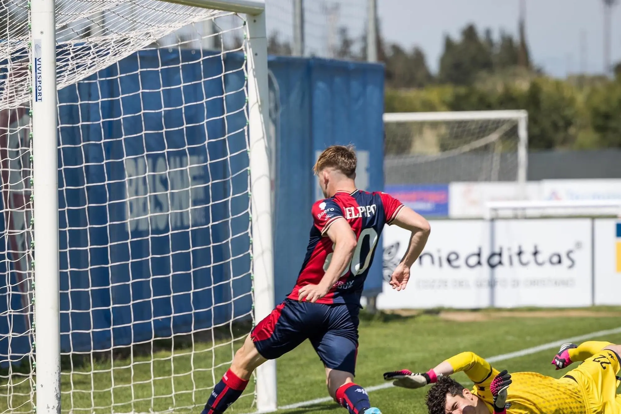 Il momentaneo 2-0 di Delpupo (foto Macciotta)