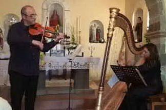 Paulilatino, le emozioni del concerto per arpa e violino