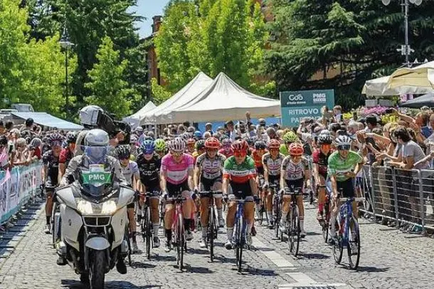 Eine Abfahrt des Giro d'Italia für Frauen in einer früheren Ausgabe (Foto gewährt)
