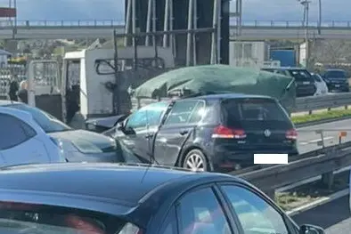 I mezzi coinvolti nell'incidente sulla 554