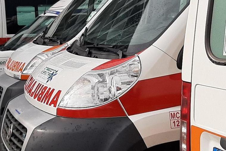 Incidente a Monastir, coinvolti tre mezzi: ci sono feriti