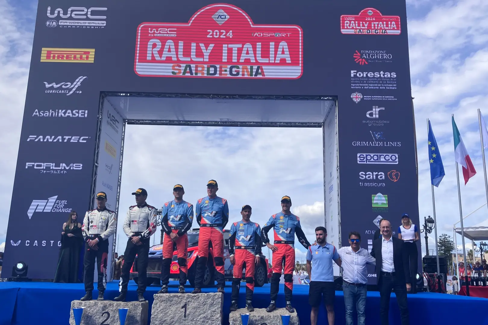 La premiazione del Rally Italia Sardegna 2024 ad Alghero (foto Vanna Chessa)