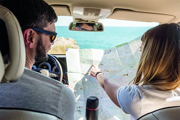 Viaggiare spesso in auto: 5 modi per semplificarsi la vita