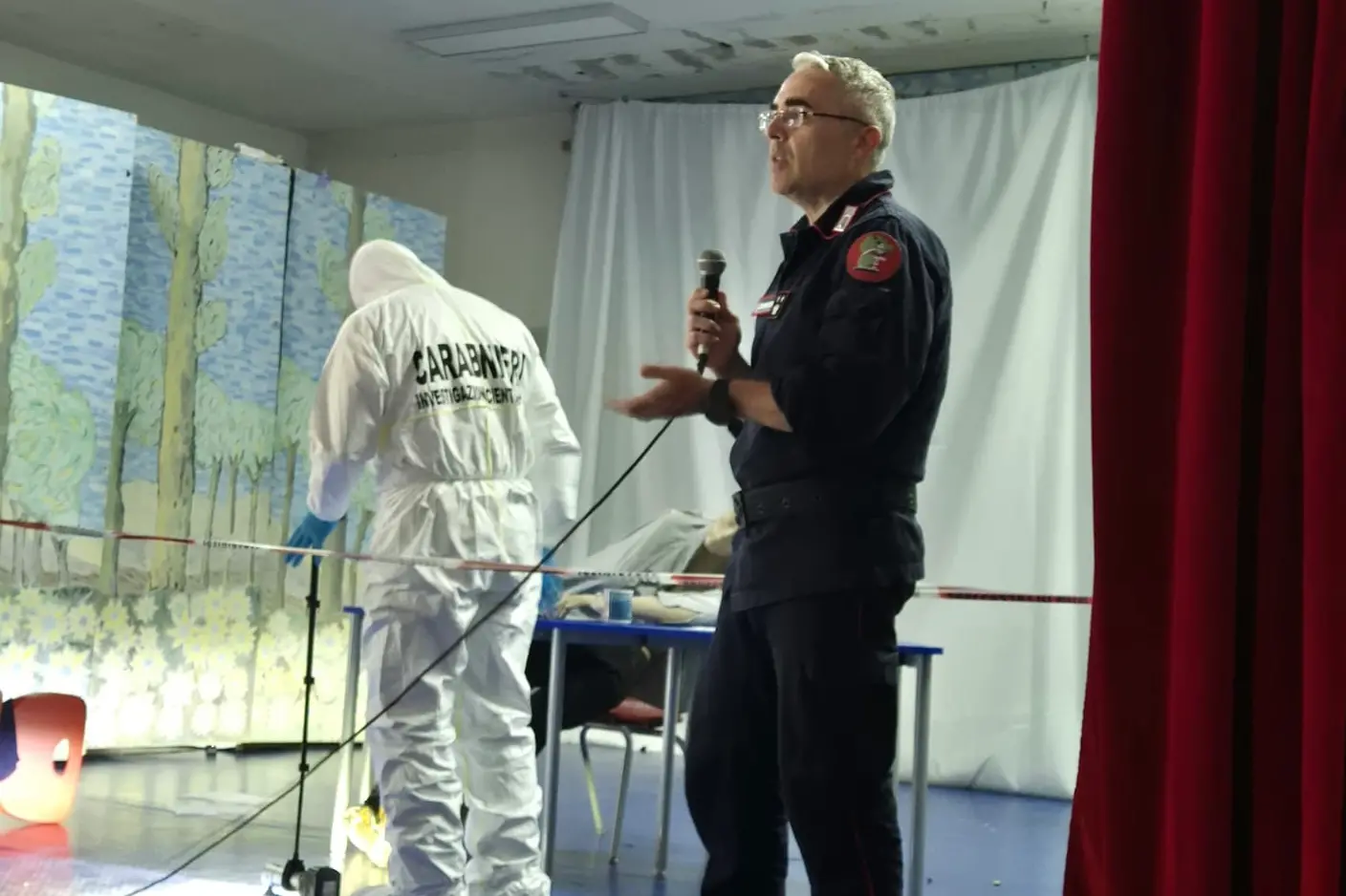 Il personale del Ris alle scuole medie di Tortolì