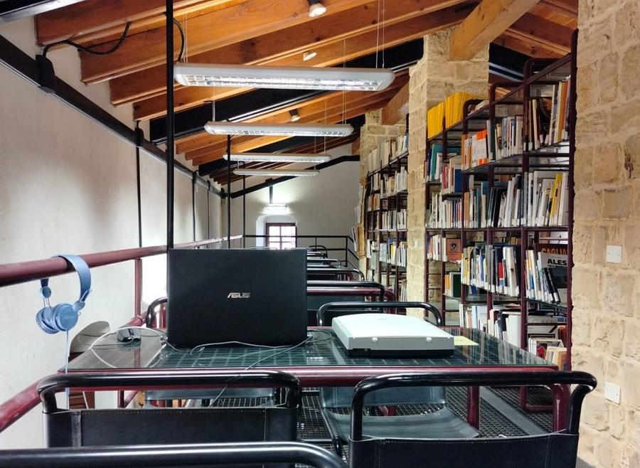 Uso di smartphone e computer, doppio incontro in biblioteca