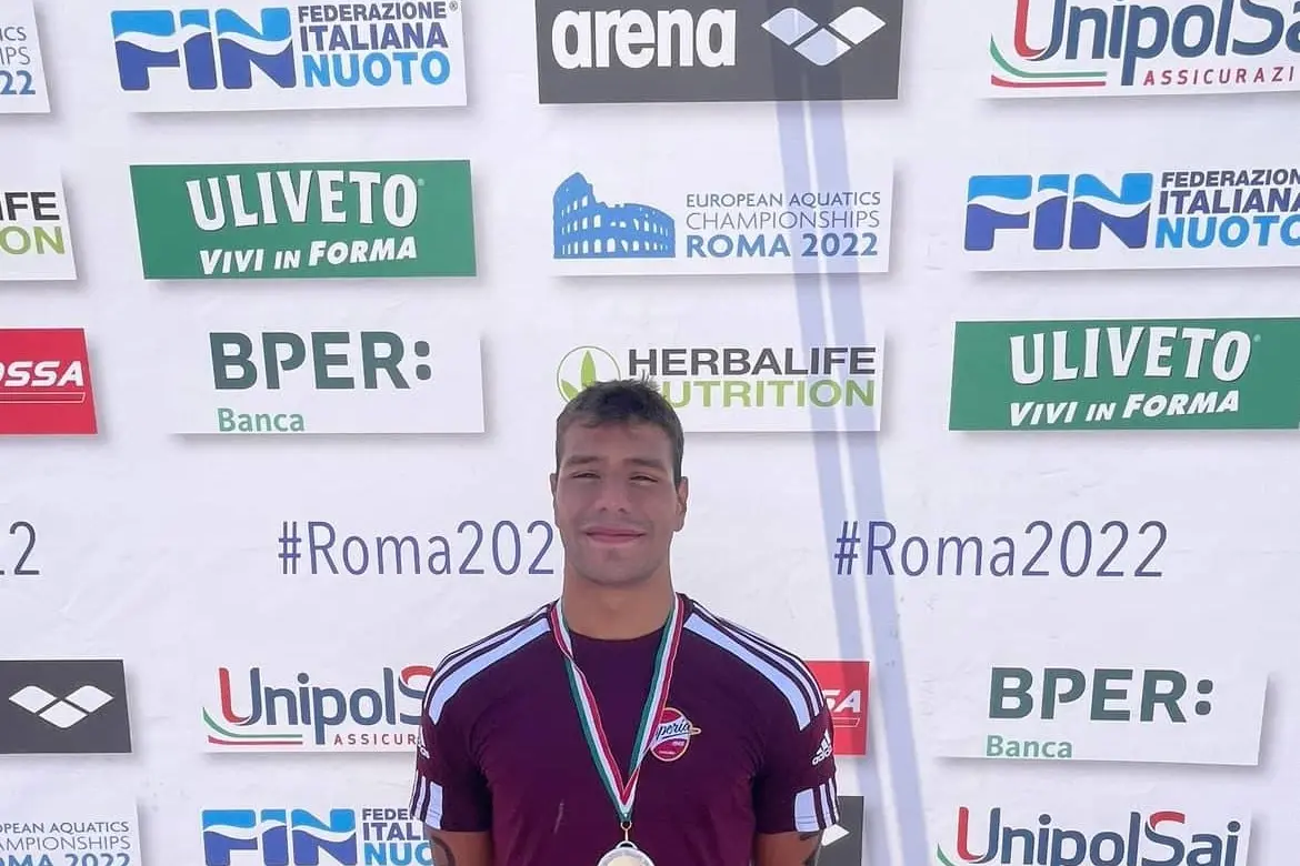 Fabio Dalu, 22 anni, con la medaglia d'argento al collo (foto di Mattia Lasio).