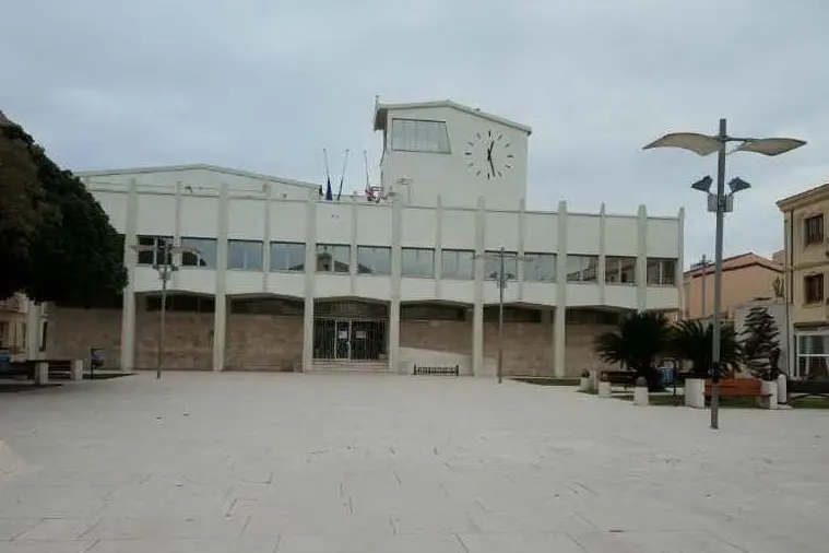 Il palazzo comunale (foto L'Unione Sarda - Pala)