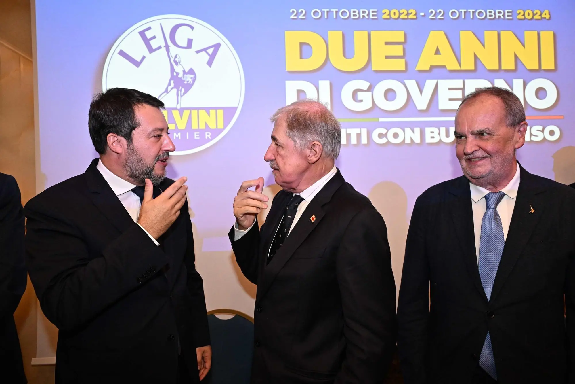 Marco Bucci con Salvini e Calderoli (Ansa)