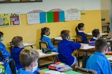 Students wearing face mask take lesson in a classroom at Baricco primary school in Turin, Italy, 14 September 2020.  ANSA/TINO ROMANO