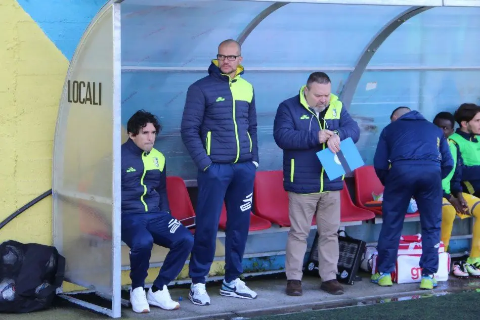 La panchina del Muravera: Luca Concas, Alessandro Franco e Franco Palleschi