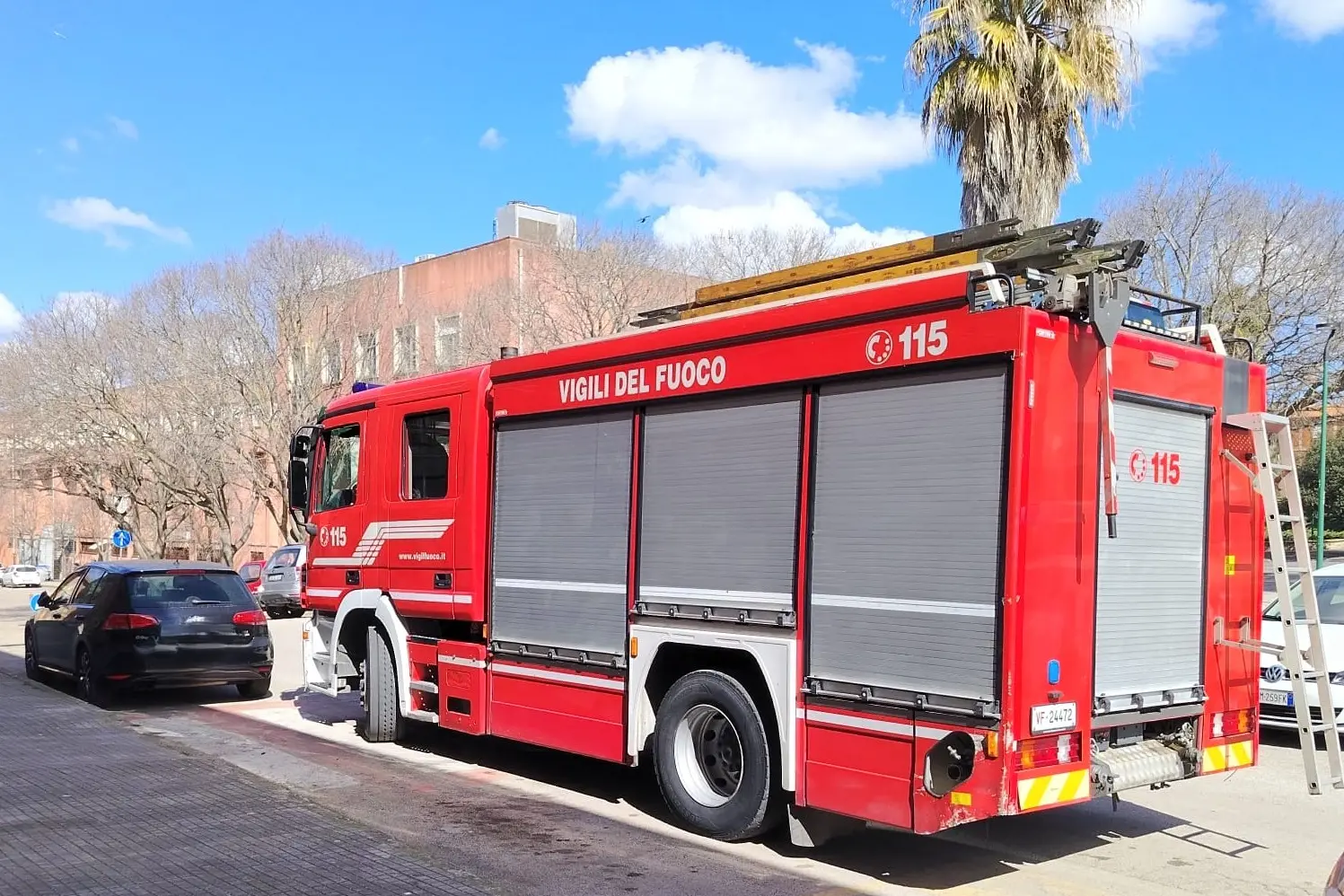 Vigili del fuoco oggi in via Bottego (Foto. Floris)