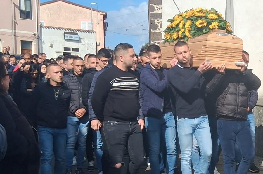 L’ultimo saluto al giovane cavaliere