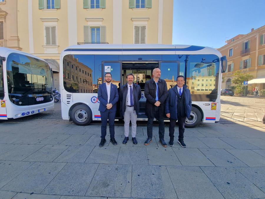 Sassari, presentati i primi bus elettrici: transizione verso la sostenibilità